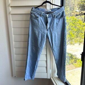 Vintage Distressed Levi’s 550 Jeans! 🩵